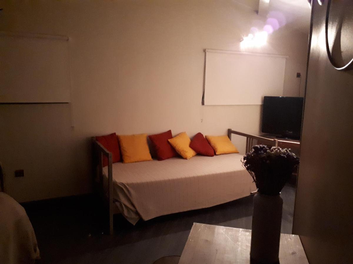 Chez Patricia & Denis Bed & Breakfast Flassans-sur-Issole ภายนอก รูปภาพ
